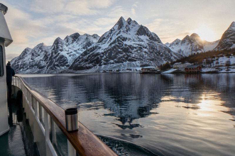 Tromsø: Arctic Floating with Snacks and Drinks