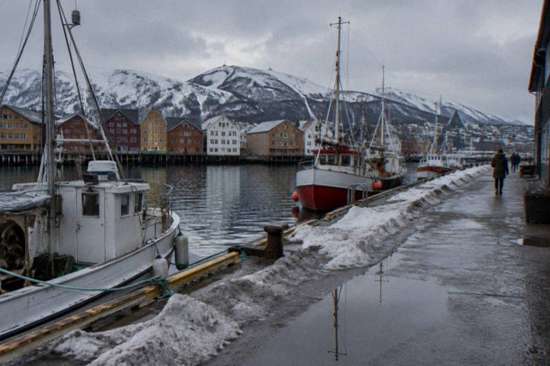 From Tromsø: Tromsø Highlights & History Tour With E-Bike